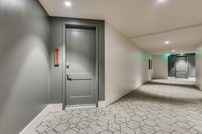 Building Photo - Stunning 2 bedroom with a Den at Edison Midtown!!!  Available June 1st!!!  Like living at a Resor...