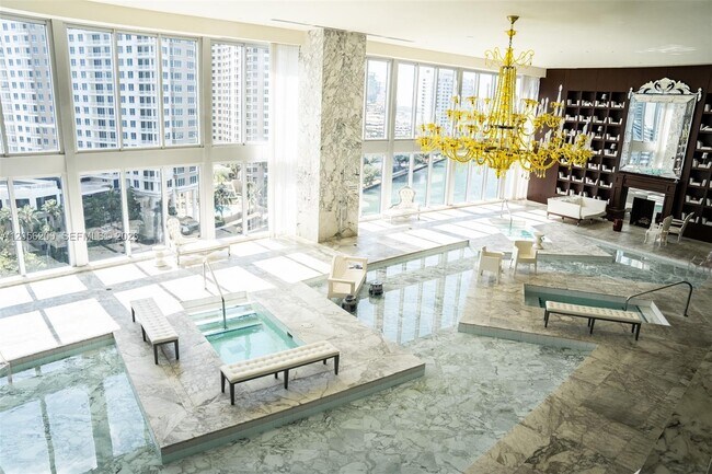 Building Photo - 495 Brickell Ave