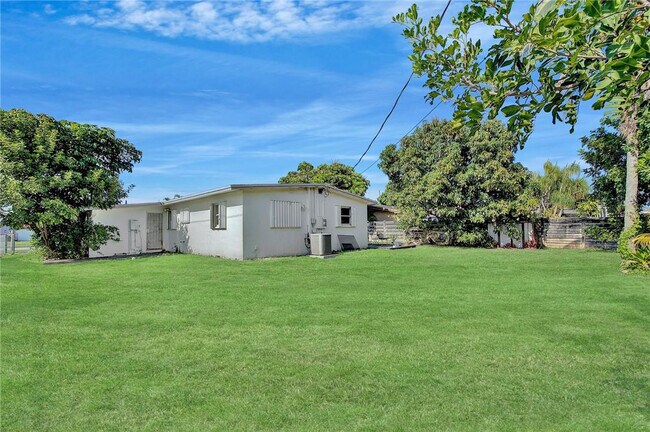 Building Photo - 3322 McKinley St