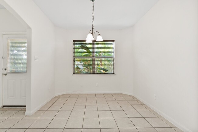 Building Photo - 10913 Panther Ct