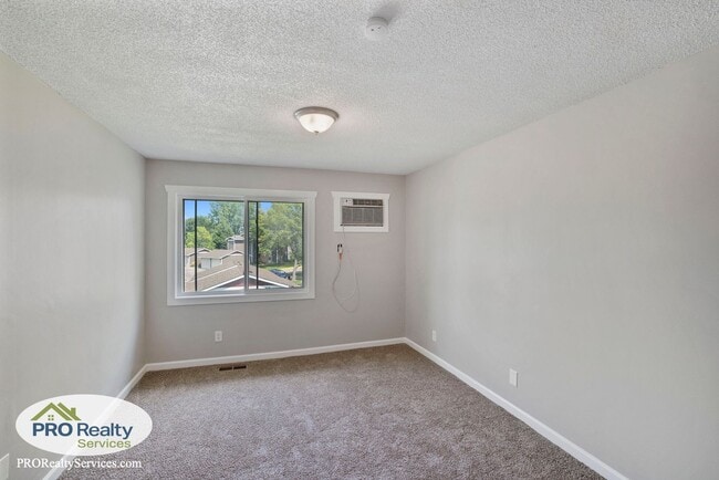 Building Photo - 2 Bedroom Townhome **1,000.00 Rent Credit with a May or June 2026 Move In**