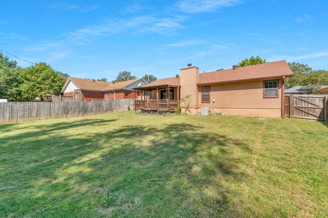 Building Photo - 3/2 Sherwood