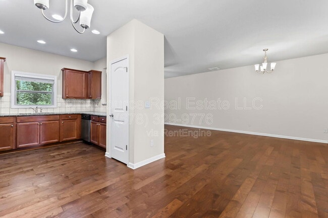 Building Photo - 385 Franklin Ln