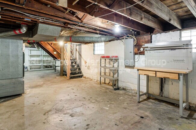 Building Photo - 247 E Jenkins Ave
