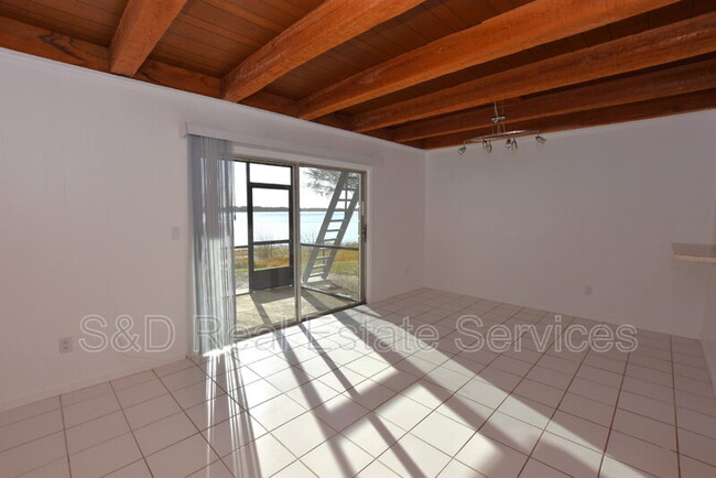 Building Photo - 2227 9th St SE