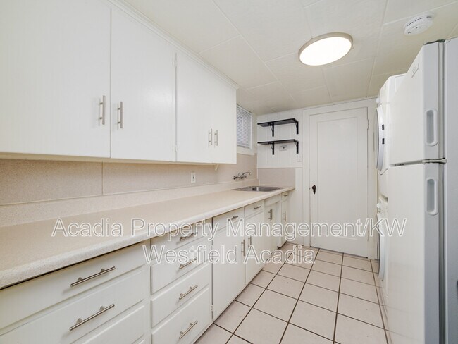 Building Photo - 1067 S 400 E