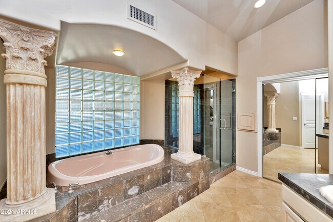 Building Photo - 1101 E Brook Hollow Dr