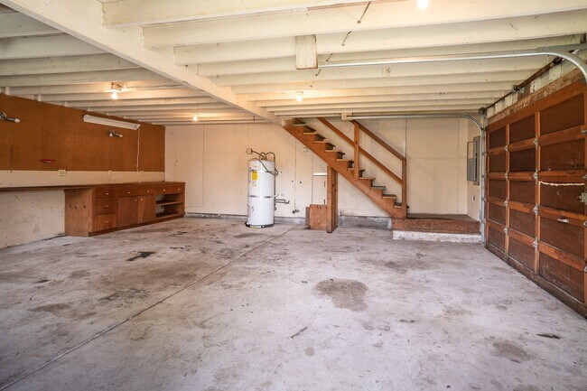 Building Photo - 230 15th Ave SE