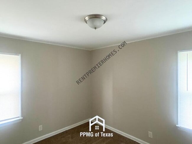 Building Photo - 4616 S 23rd W Ave