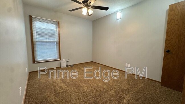 Building Photo - 1821 Ridgehaven Ct