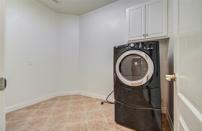 Building Photo - 7814 Heron Lakes Dr