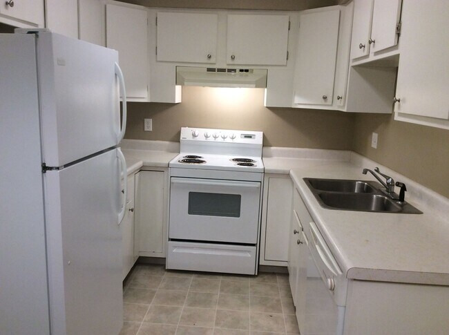 Building Photo - 2 bedroom, 1 bath apartment