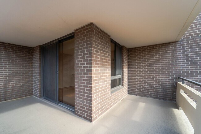 Building Photo - Contemporary 2BR/2BA Corner Condo at The Encore of McLean