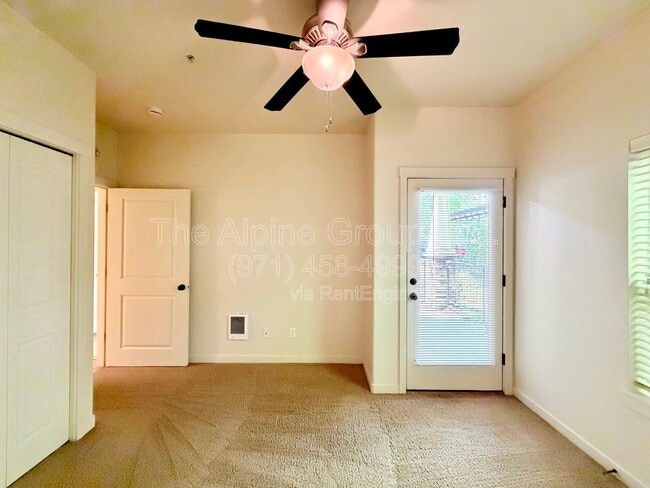 Building Photo - 657 NE Garswood Ln