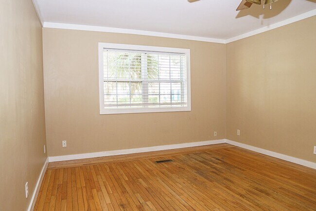 Building Photo - Three Bedroom Home in the Heart of Port Royal