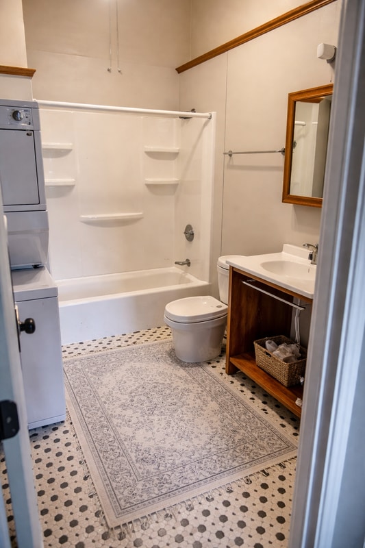 Building Photo - 845 Massachusetts St