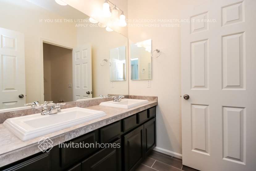 Building Photo - 1738 W Lacewood Pl