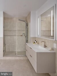 Building Photo - 809 Poplar St