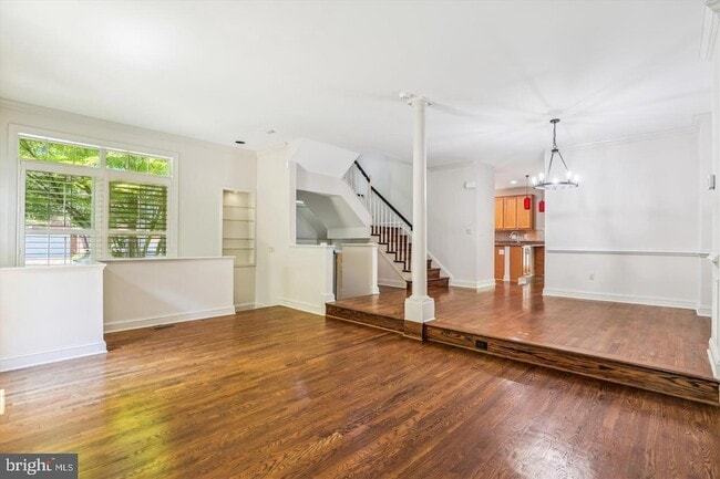 Building Photo - 1596 N Colonial Terrace