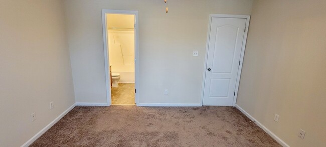 Building Photo - Two Bedroom Two and Half Bath Townhome