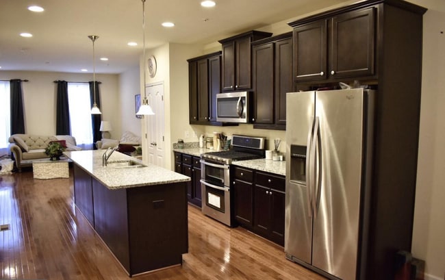 Building Photo - 517 Pebblebrook Ln