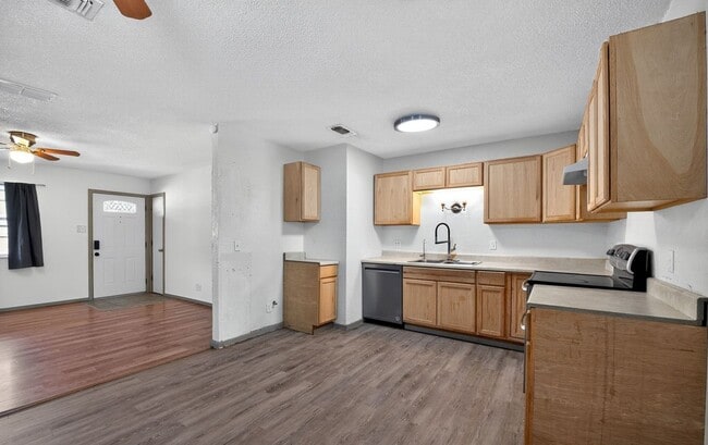 Building Photo - 604 Fegan St