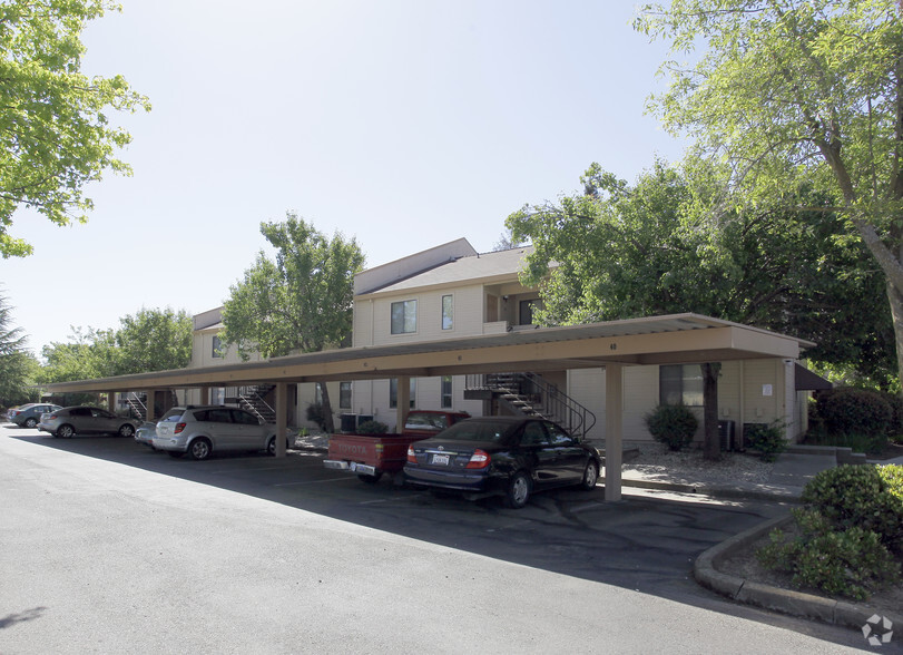 Building Photo - Ellis Lake Apartments