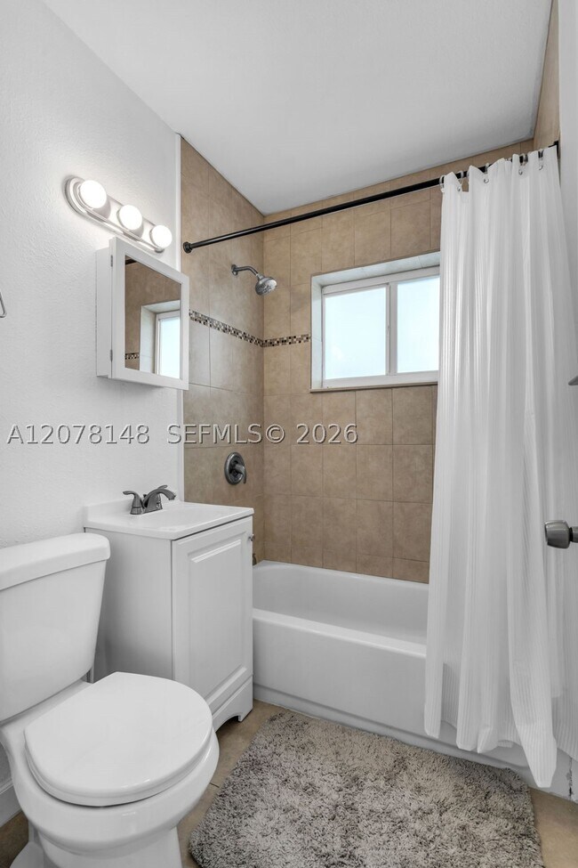 Building Photo - 1021 NW 23rd Ct