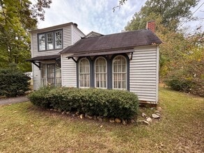 Building Photo - 3 Bedrooms, 1 Bathroom - West Rome House