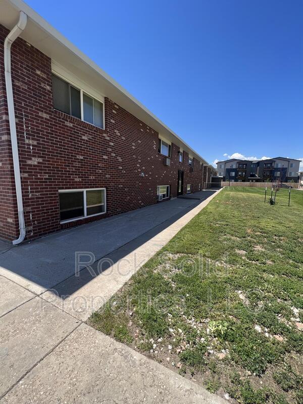 Building Photo - 1008 E Jefferson Rd