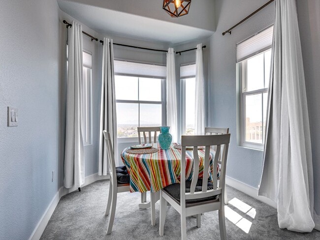 Building Photo - Fully Furnished 2 Bedroom 2 Bath Breathe T...