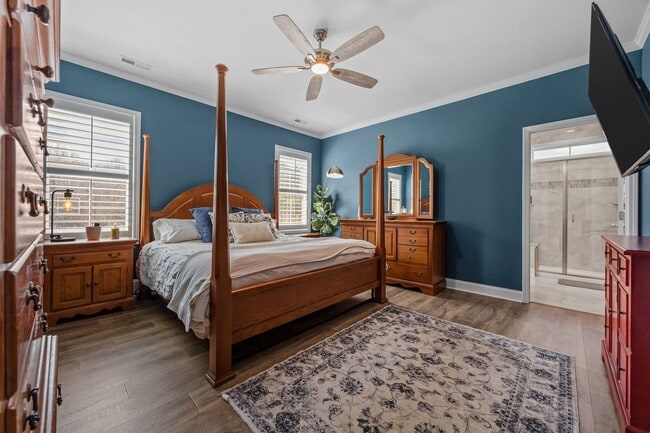 Building Photo - FULLY FURNISHED EXCLUSIVE SHORT AND MIDTERM RENTAL ONLY