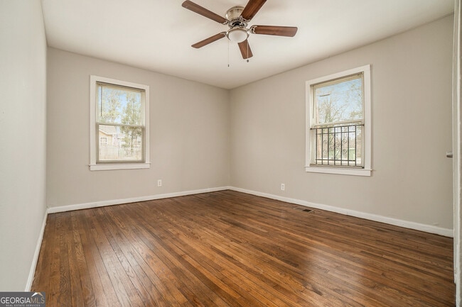 Building Photo - 973 Lawton St SW