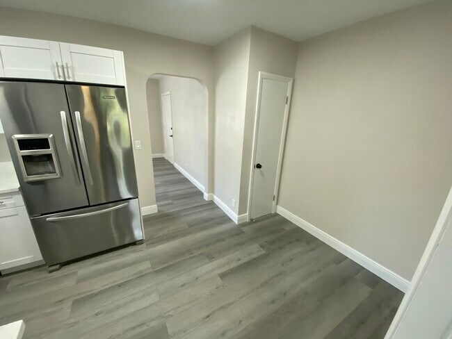 Building Photo - 112 Lake Ave