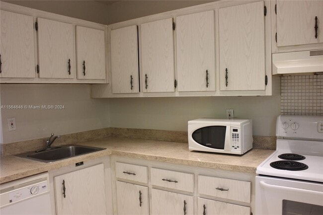 Building Photo - 7705 Camino Real