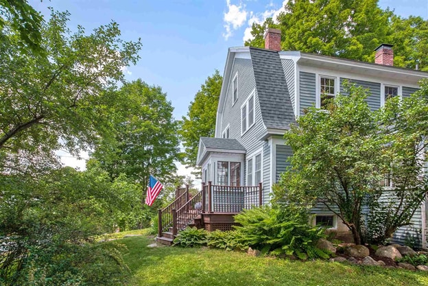 Building Photo - 93 School St