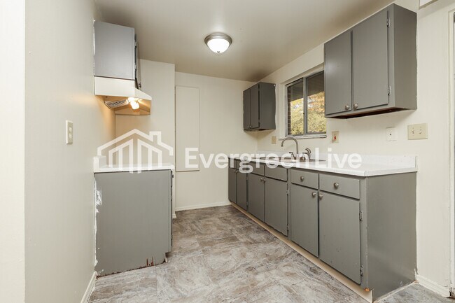 Building Photo - 7320 Kirkveiw Dr