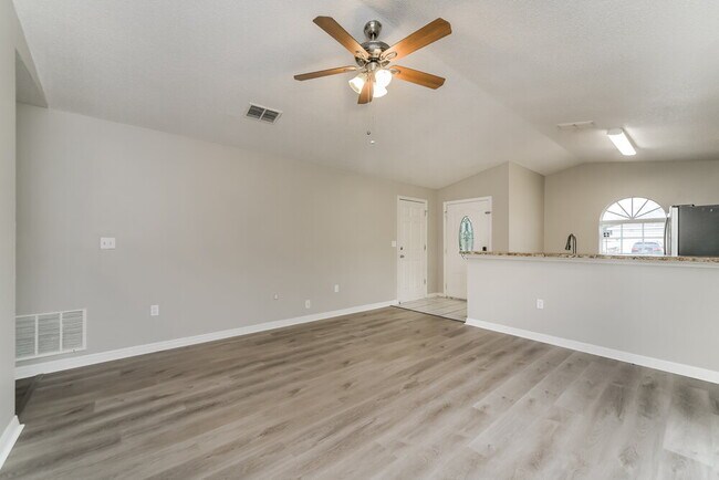 Building Photo - 1323 Dover Dr