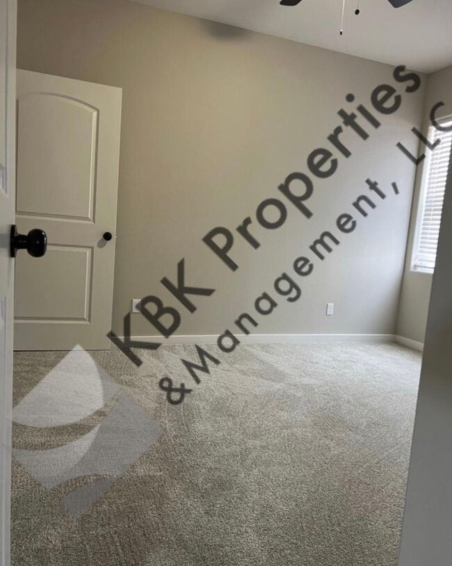 Building Photo - Goyo-910 &amp; 912 Douglas