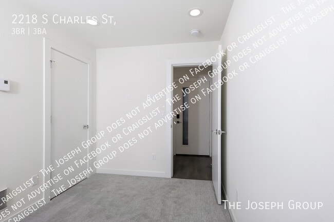 Building Photo - 2218 S Charles St