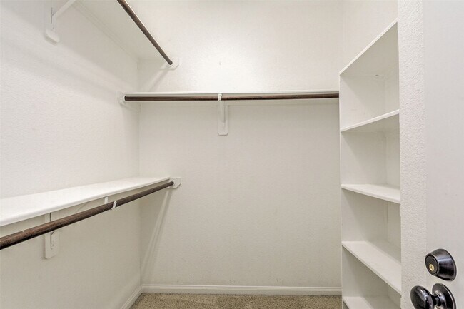 Building Photo - 19 Cheswood Manor Court