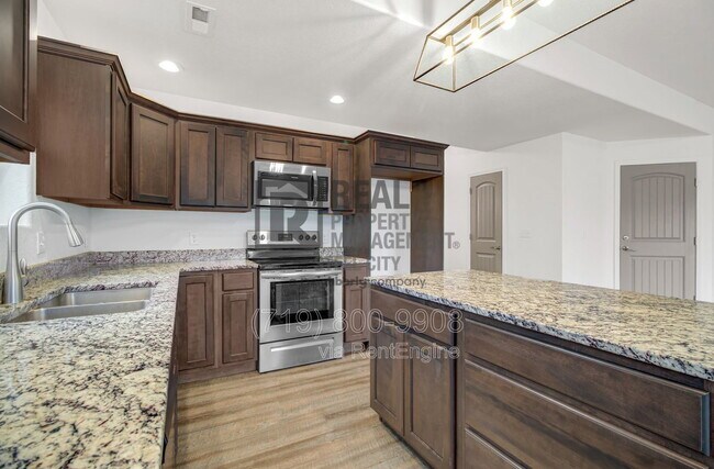 Building Photo - 480 W Spaulding Ave N