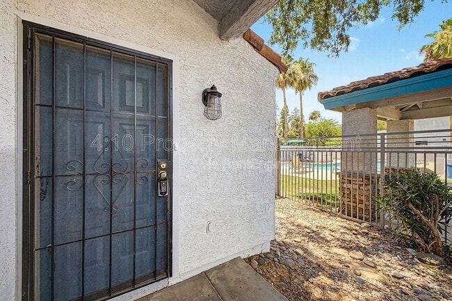 Building Photo - 280 S Elizabeth Way