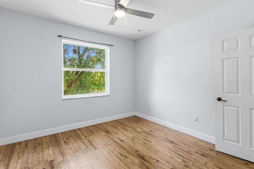 Building Photo - 5056 SW 141st Ave