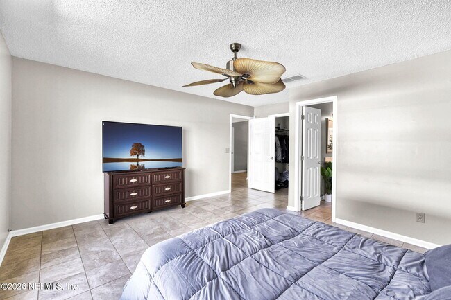 Building Photo - 12967 Canyon Creek Trail S