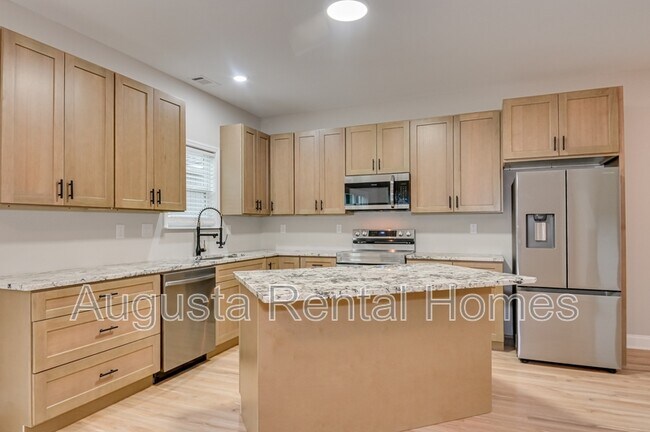 Building Photo - 34 Sherman St