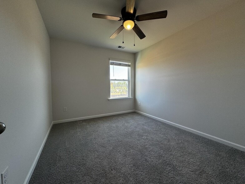 Building Photo - 745 Embark Cir