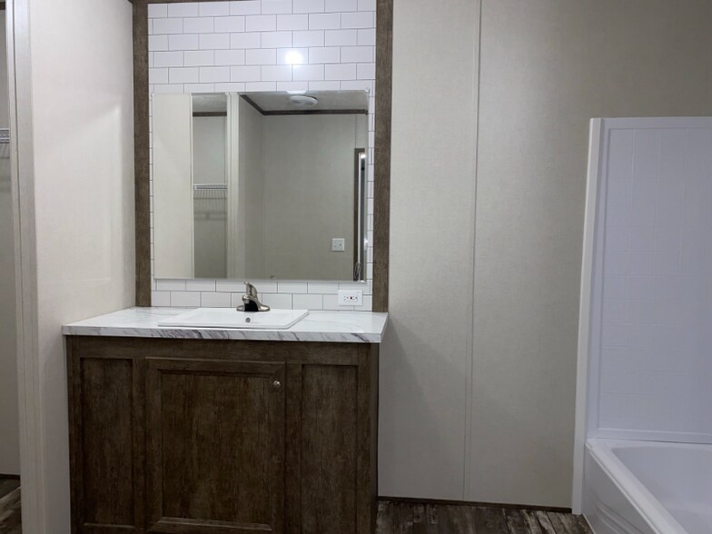 Building Photo - 1137 US-19