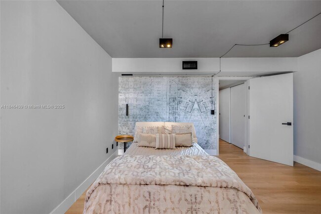 Building Photo - 13499 Biscayne Blvd