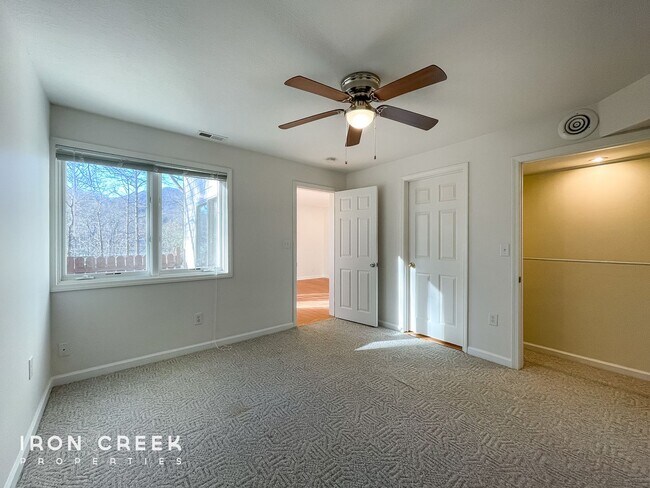Building Photo - Beautiful 3-Bed/3.5-Bath Home in Gated Fai...
